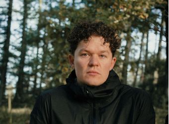 Saveus vender tilbage til Fredagsfest i Karolinelund den 10. juli!