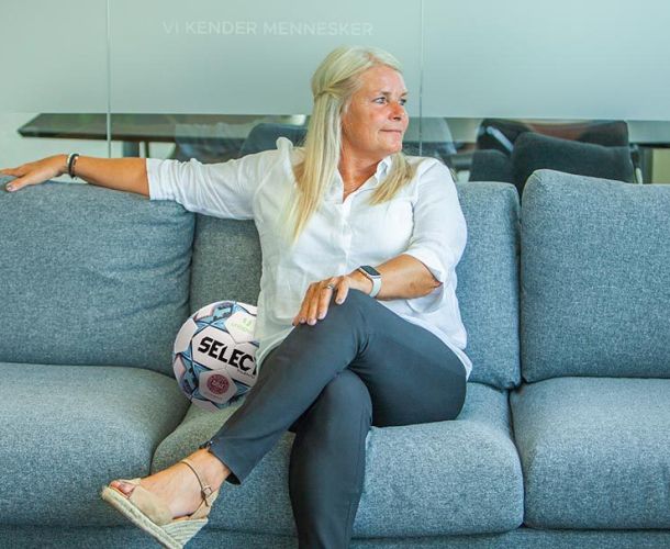 Jernlady med stål i blikket og øjnene på bolden