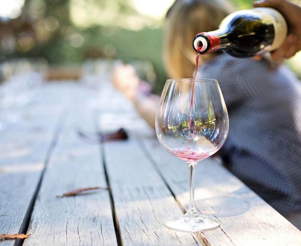Sådan kan du arrangere din egen lille vinsmagning