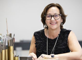 Guldsmed Birgitte Munch fejrer 30års jubilæum  – designsmykker med unik stil & kvalitet